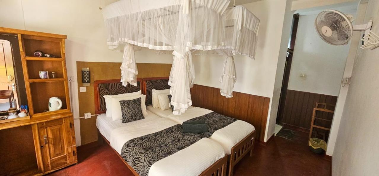 Hilltop Guest House Ella Bagian luar foto